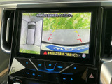 後方確認をサポートするモニター画面です。駐車時や狭い道での運転も、より安全に行えます。