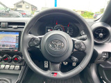 【純正革巻きステアリング】上質な革を使用することで、手にしっかり馴染みとても運転しやすいハンドルです♪