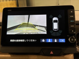 リバースギアに入れるだけで後方の表示へ切り替わります。夜間や雨の日の駐車も楽になりますよ。