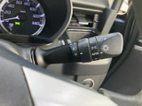 操作しやすいウインカーレバーで、安全な車線変更をサポート。確実な操作感で、安心して運転できます。