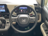 【純正革巻きステアリング】上質な革を使用することで、手にしっかり馴染みとても運転しやすいハンドルです♪