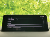 多彩なソースに対応し、お好みの音楽を車内で楽しめます。長距離ドライブも飽きさせません。