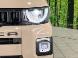 【LEDヘッドライト】悪天候や夜間走行時も良好な視界を確保し安心して運転できる高輝度LEDヘッドライトを装備!点灯速度が早く、消費電力も抑えられています。