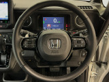 運転にかかわる様々な操作を安全に行えるように視点移動が少なく操作性に配慮されたスイッチ類が凝縮されたコクピットです。