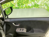 操作しやすいウインカーレバーは、安全な車線変更をサポートします。確実な操作感で、スムーズな運転をアシストします。使いやすさを追求した設計です。