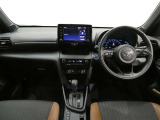 カラーヘッドアップディスプレイ付き。少ない視線移動で情報を確認できるので、運転の疲労軽減に繋がりますよ♪