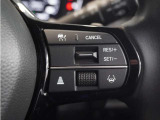 ◆アダプティブクルーズコントロール◆予め設定した車速内でクルマが自動的に加減速。前走車との適切な車間距離を維持しながら追従走行します。【LKAS】車線維持支援システムでステアリング操作を支援。