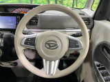 インテリアに合わせたデザインのステアリングは、運転される方のことも考え、運転しやすい形状、大きさです。是非一度、実際に触ってお確かめください。