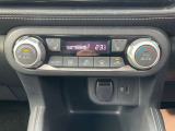 オートエアコン。運転席、助手席を温めるシートヒーターのスイッチです。