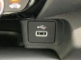 USB充電口を搭載しています!携帯電話の充電などに便利です!