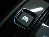 ◆EVスイッチ◆静かに走りたい時に。ONにするとバッテリーからの電力を使い、モーターだけで走行。住宅街の走行でエンジン音を控えたい時などに便利です♪