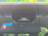 【ホンダセンシング】走行中に前方の車両等を認識し、衝突しそうな時は警報とブレーキで衝突回避と被害軽減をアシスト。より安全にドライブをお楽しみいただけます。