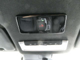 急病やあおり運転などの緊急時に、ボタンを押すだけで専門のオペレーターに接続して、警察や救急に連絡して、緊急車両の手配をサポートする「SOSコール」を搭載しております