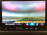 【バックカメラ】運転が苦手な方も車庫入れラクラクです!ギアをリバースに入れれば自動的に切り換わりますので、面倒な操作は不要です♪狭い駐車場もお車を傷つけず安心ですね!