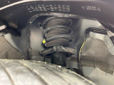 お車を安心してお乗りいただく為には、足回りの定期点検が欠かせません。サービスサポート(有償保証)では無料点検もご提供しており、安心のカーライフをお過ごしいただけるサポート体制が整っています。