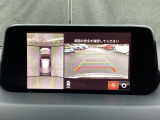 狭い場所での駐車やすれ違いなどでより的確な運転操作に役立つ360&deg;ビューモニターが装備されています。