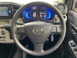 インテリアに合わせたデザインのステアリングは、運転される方のことも考え、運転しやすい形状、大きさです。是非一度、実際に触ってお確かめください。