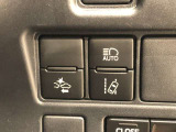 【TOYOTA SAFETY SENSE】走行中に前方の車両等を認識し、衝突の可能性がある時は警報音とブレーキで衝突回避と被害軽減をアシストしてくれます。