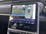 後方確認をサポートするカメラの映像が、運転をより安全にします。駐車時の取り回しが楽になり、狭い場所でも安心です。