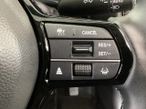 【アダプティブ・クルーズ・コントロール】予め設定した車速内でクルマが自動的に加減速。 前走車との適切な車間距離を維持しながら追従走行し、高速道路でのドライバーの疲労を軽減してくれる嬉しい機能付♪