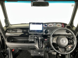 【前方視界】開放的な前方視界!運転がしやすく疲れにくいです♪窓が大きく、見通しがとっても良いおクルマですよ♪