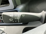雨天時でもクリアな視界を確保できるワイパーレバー。操作感も良く、運転中の視認性を高めてくれます。