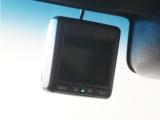 ◆ドライブレコーダー◆映像・音声などを記録する自動車用の装置です。 もしもの事故の際の記録はもちろん、旅行の際の思い出としてドライブの映像を楽しむことができます。