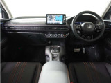 ◆インテリアパネル◆視界広々で非常に運転しやすくロングドライブでも疲れを感じさせないすっきりとまとまったインパネ周りです。