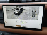 【3Dサラウンドカメラ】周囲の安全確認をアシストする機能です。3D車外ビュー、360&deg;オーバーヘッドビューを 利用して、狭いスペースでも安心、スムーズに運転操作ができます。