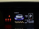とっても見やすいメーターです。夜間時はラグジュアリーな気分にさせてくれる照明が魅力ですので、夜のドライブも楽しみになりますよ♪