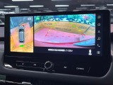 【マルチアラウンドモニター】専用のカメラにより、上から見下ろしたような視点で360度クルマの周囲を確認することができます☆縦列駐車や幅寄せ時に活躍してくれます♪