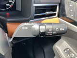 操作しやすい位置に配置されたウインカーレバーは、スムーズな車線変更をサポート。安全運転をサポートする機能が充実しています。