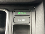 ECONモードの機能として、「燃費が良くなるアクセル制御」があります。アクセルペダルを余分に踏み込んでしまった場合でも、自動的に燃料の噴射量を抑え、エンジンの効率が良い領域で働かせるようにします。