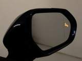 BSM(ブラインドスポットモニタ)!隣の車線を走る車両をレーダーで検知し、ドアミラーでは確認しにくい後側方エリアに存在する車両に加えて、急接近してくる車両も検知します。