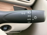 操作しやすいウインカーレバーは、安全な車線変更をサポートします。直感的に操作できる設計です。