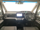 【前方視界】開放的な前方視界!運転がしやすく疲れにくいです♪窓が大きく、見通しがとっても良いおクルマですよ♪