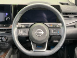 インテリアに合わせたデザインのステアリングは、運転される方のことも考え、運転しやすい形状、大きさです。是非一度、実際に触ってお確かめください。