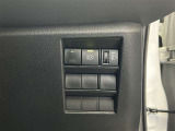 対向車がいないとき、見通しの悪い道路は暗くて怖いですよね。。。こちらのクルマはオートマチックハイビーム搭載です!対向車の有無で自動でハイ・ロウビームに切り替えます。
