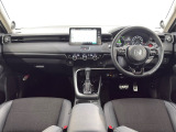 ★いつでも気持ちよく運転できて、使い勝手のいい収納や体をケアするシート、細部にまでこだわったインテリア♪