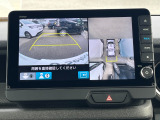 バック駐車が苦手な方や、初めてのお車で不安な方も安心。後方の映像をナビ画面に表示するため、周囲を確認しながらスムーズに駐車できます。