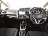 シンプルながら機能性溢れるインパネ廻りです♪視界性も良く運転しやすいです♪各操作スイッチ類なども使いやすい位置に配置されています♪