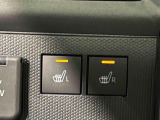 寒い日のドライブを快適にする運転席&助手席シートヒーターが付いてます。その隣にはアクセサリーソケット(12V/120W)も装備されています。
