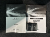 スマートキーは鍵をバッグに入れたままでもドアロックの開閉やエンジンのON・OFFができます。夜間や雨の日も鍵を探さなくて良いので便利です。