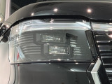 LEDヘッドライトは、点灯の瞬間から最大光量を発揮し、突然暗くなるトンネルなどでの安定感を高めます。