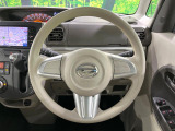 インテリアに合わせたデザインのステアリングは、運転される方のことも考え、運転しやすい形状、大きさです。是非一度、実際に触ってお確かめください。