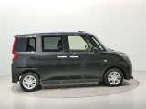 スライドドア付きだから、狭い駐車スペースなどでの 乗り降りラクラク!小さなお子さまのいるご家庭には嬉しい装備。