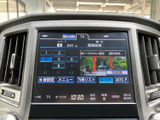 多彩な情報を一画面に集約。車両情報から設定変更まで、直感的な操作で快適にコントロールできます。運転に必要な情報を分かりやすく表示します。