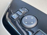 【電動格納ミラー】サイドミラーは電動格納式となっており、狭い駐車場でもキズがつくリスクを抑えられます。