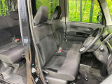 運転席シート廻りは使用感も少なく、良好な状態となっています。丁寧に使われていたことがよくわかりますね。