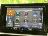 停車中には、TVや動画コンテンツを楽しめる便利な機能。長距離移動の休憩時間に、リラックスしたひとときを過ごせます。